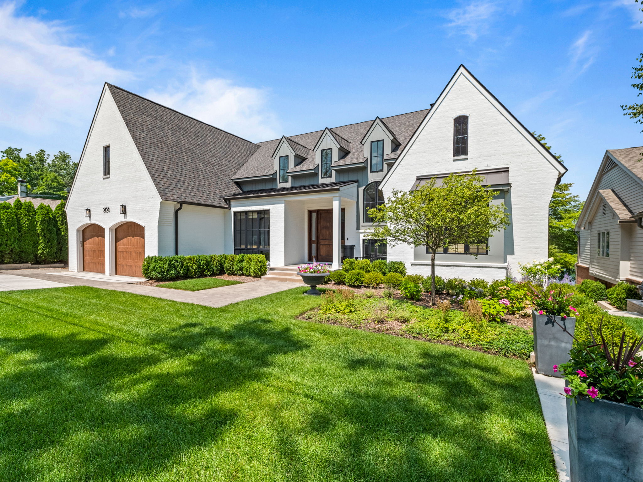 16 web or mls P2722664