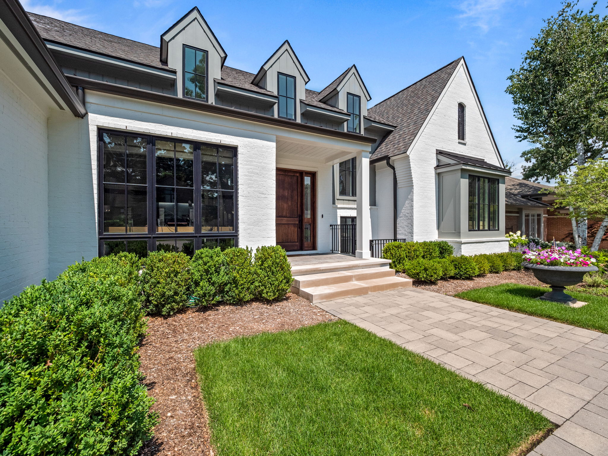18 web or mls P2722649